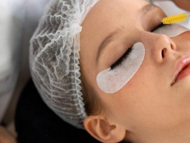 What’s the Best Way to Grow Longer, Fuller Eyelashes Naturally?